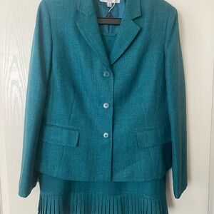Le Suit Turquoise Women's Two Piece Suit 
Skirt and Blazer set